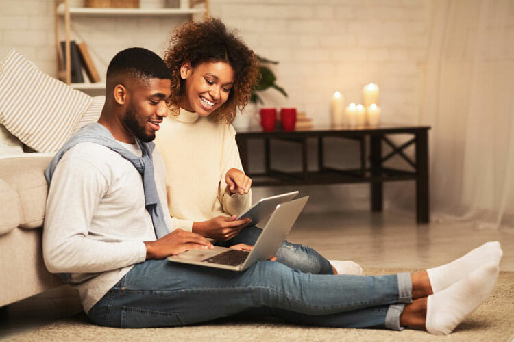couple ring shopping online