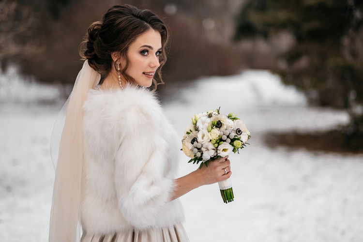Choosing Jewelry for Winter Wedding