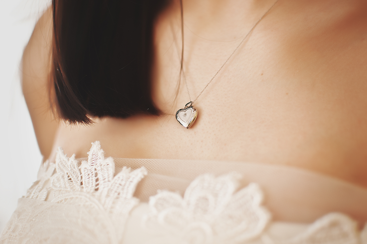 Romantic Jewelry: February Wedding Love Symbols
