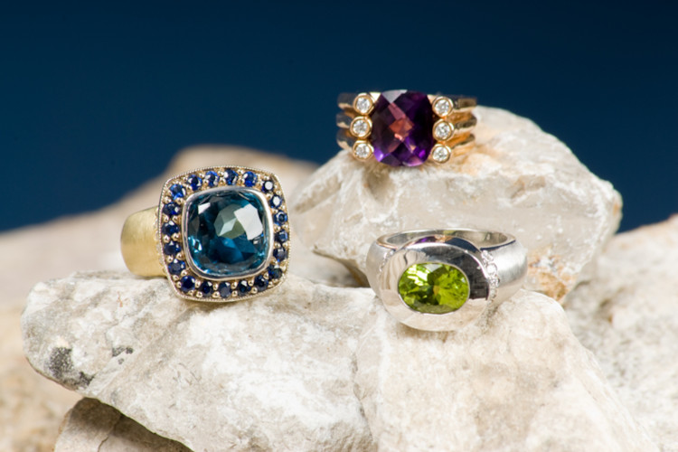 Embrace Fall’s Palette with Warm-Toned Jewelry
